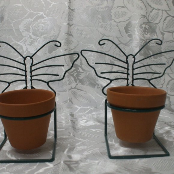 2 Terra Cotta Pots With Green Metal Butterfly Hang - Picture 1 of 5